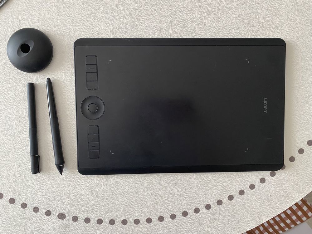 Графический планшет Wacom Intuos Pro Medium Paper Edition PTH-660