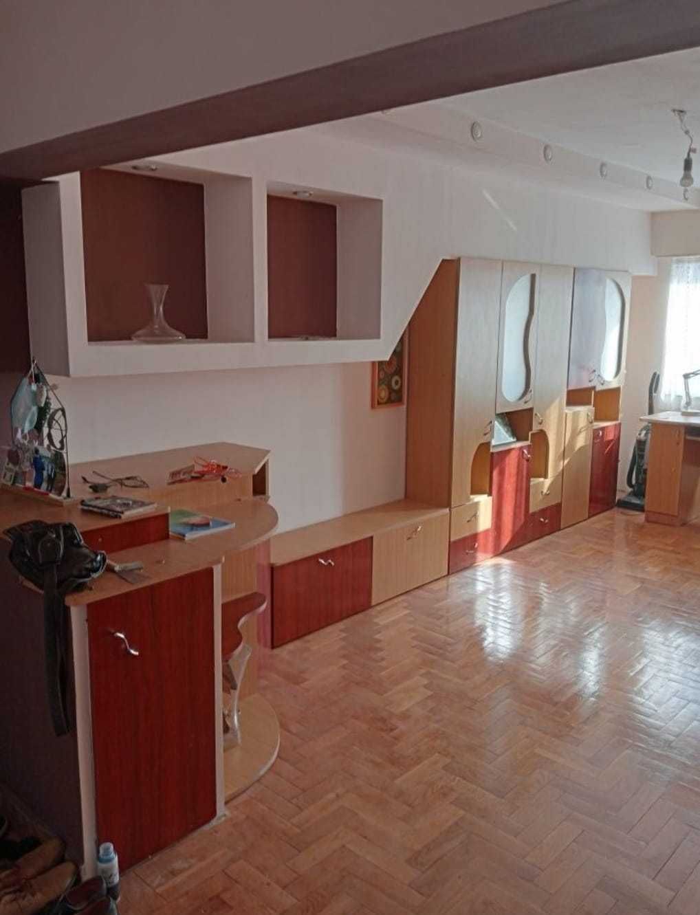 De vanzare apartament 4 camere, decomandat, 90mp, Piata Soarelui.