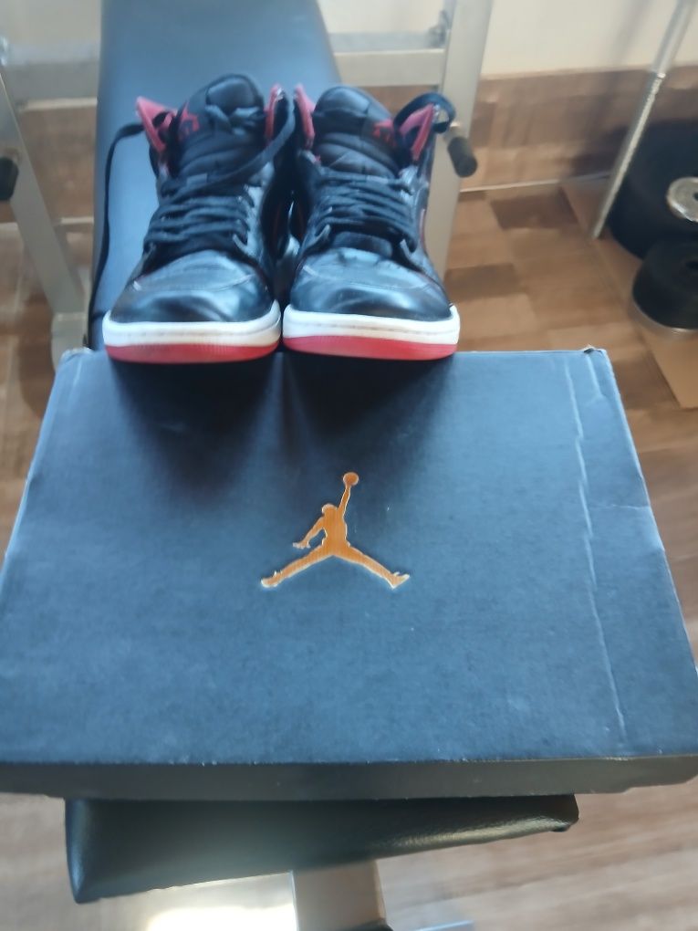 Jordan 1 Retro Mid Black Red White