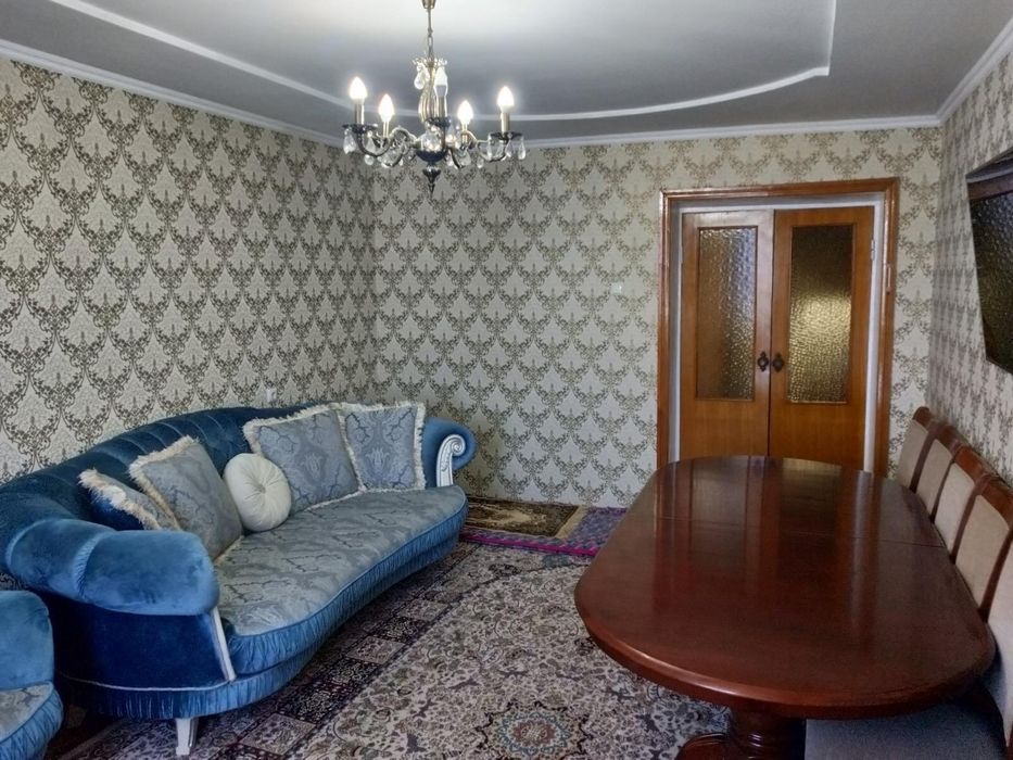 Шикарный диван с креслом