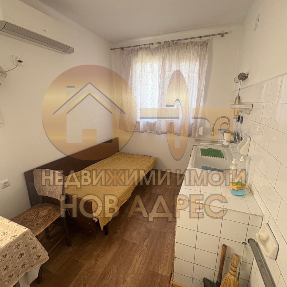 Етаж от къща с самостоятелен вход Кв. Вароша 112 кв.м.