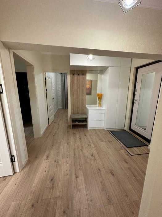 Срочно Новомосковская 3-х комнатная