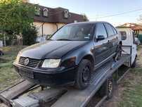 VW Bora 1.9 90кс НА ЧАСТИ двигател скорости рейка джанти фарове калник