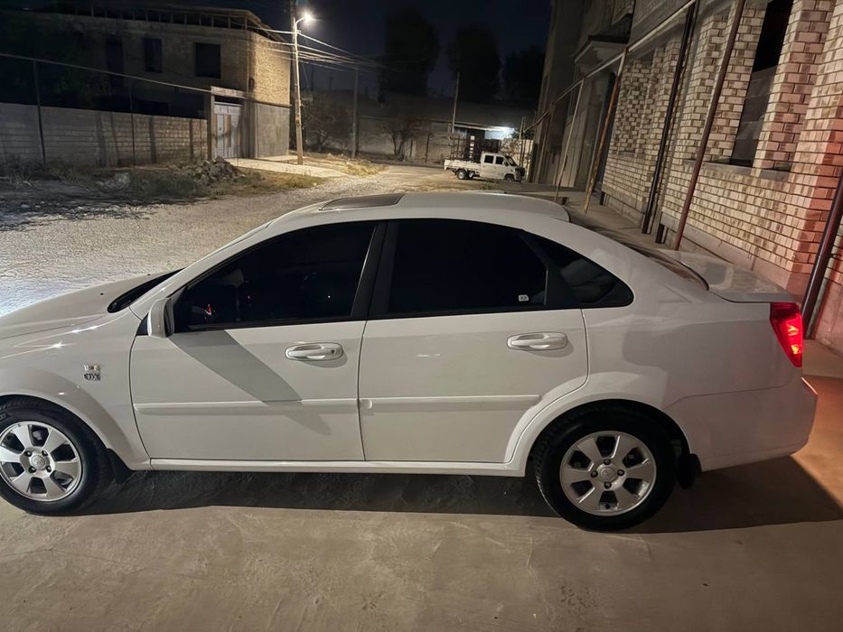 Gentra 3 avtomat sotiladi