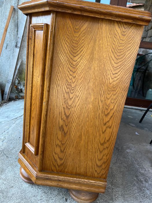 Дървен шкаф за хол