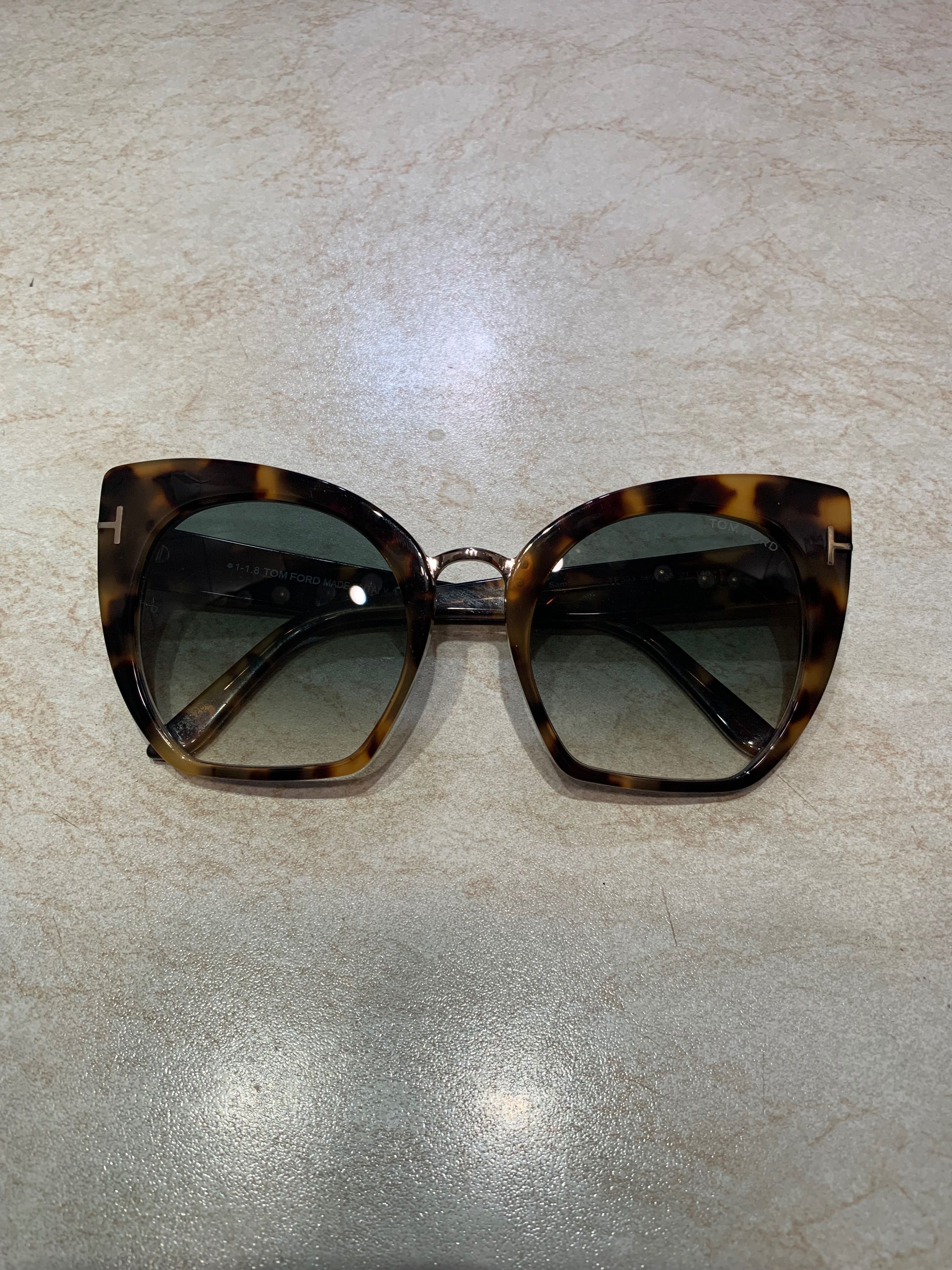 Vând ochelari de soare originali Tom Ford