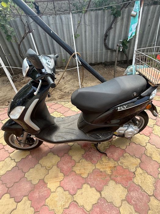 Piagio FLY are carte de identitate și are  făcute RAR , ITP, Asigurare