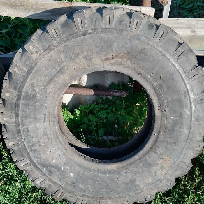 Продам две покрышки