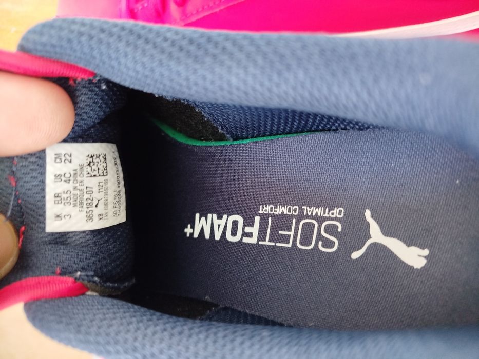 Adidași Pantofi Puma nr.35,5 sau 22 cm si costum sport Puma 11-12 ani