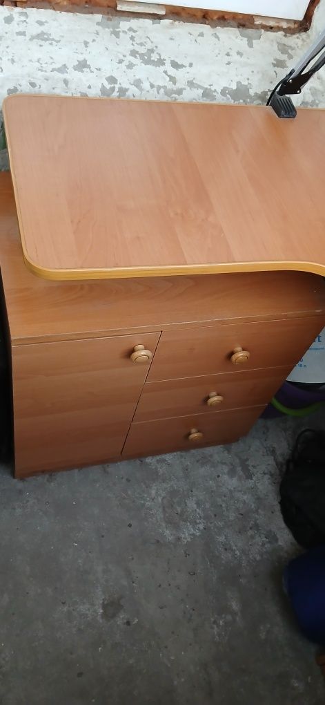 Продам стол компьютерный с ящиками