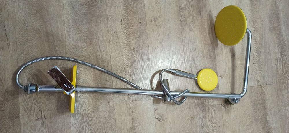 Душевой смеситель в хорошем состоянии