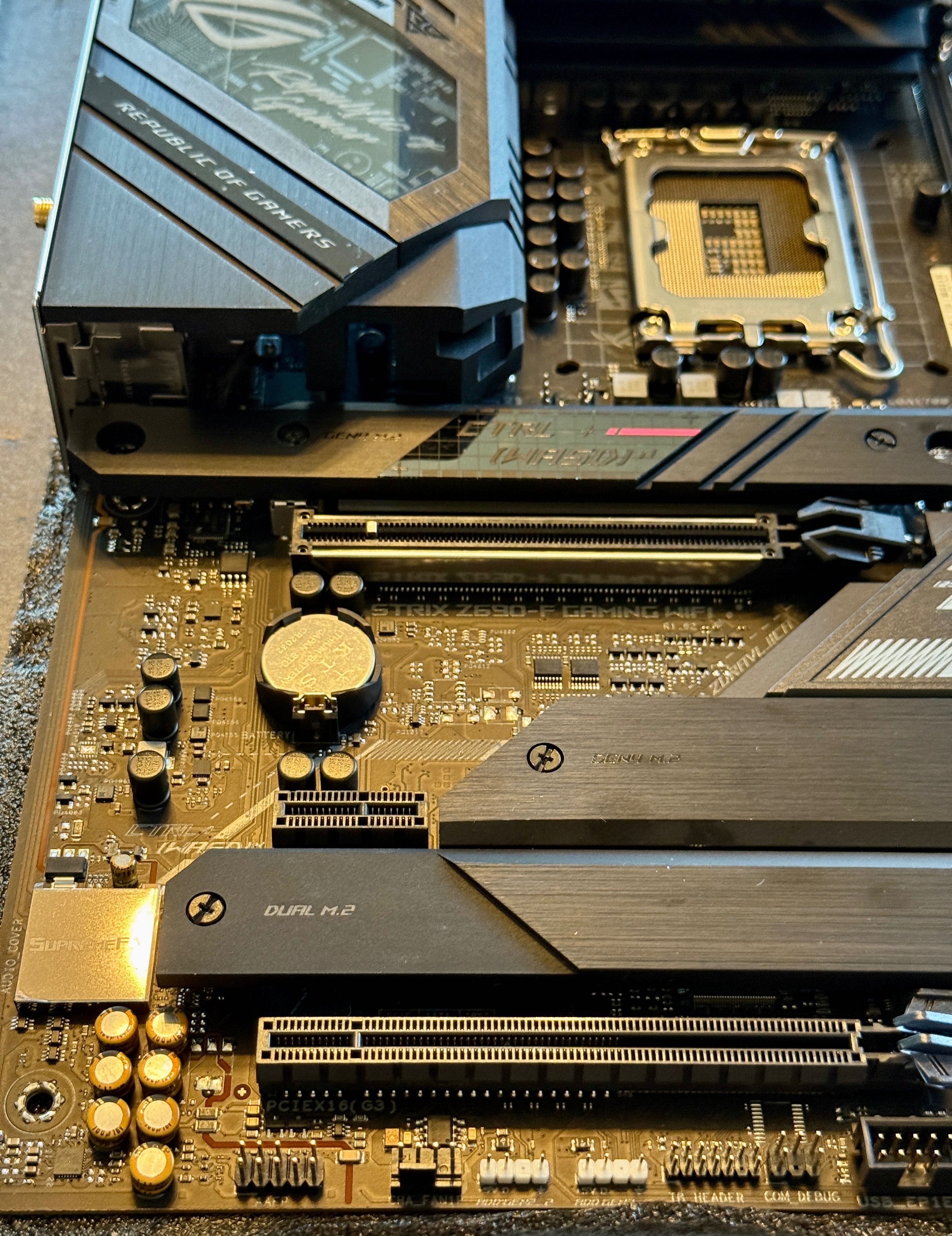 Дънна Платка ASUS ROG Swift Z690-F