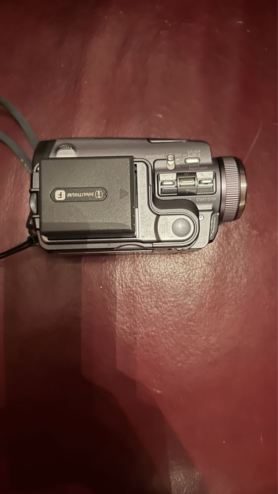 Разные 2 видео камеры с диском и кассета и фотоапараты 2 шт