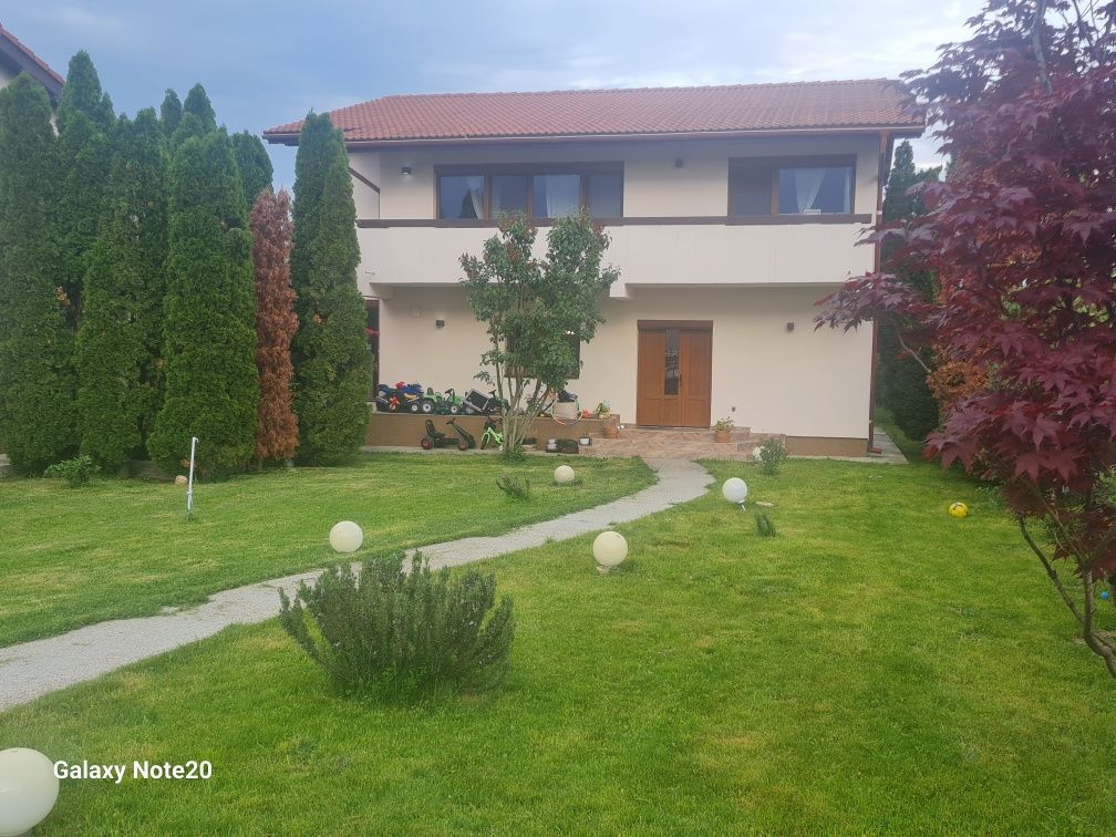 Vand 2 case pe aceeasi proprietate in Gruiu