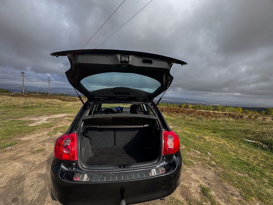 Toyota Auris 2.2 D-4D Full Option • Trapa • Keyless