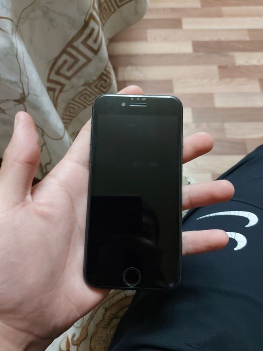 Продам iphone 8 64гб упал в воду не включаеться
