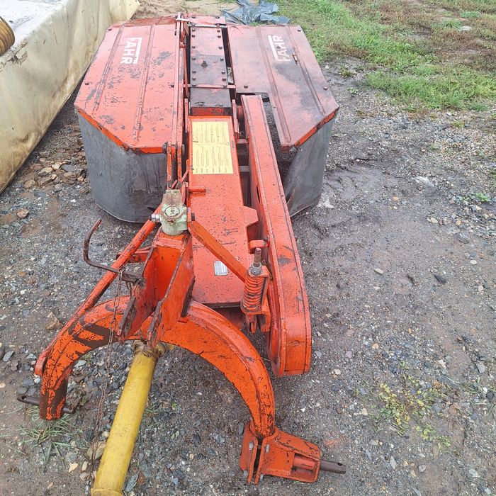 Vând cositoare după Tractor