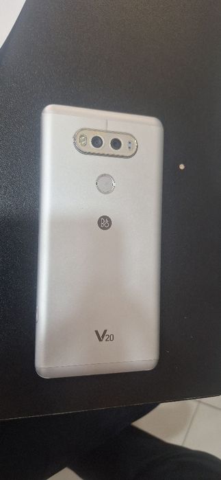 Lg V20 sotiladi.