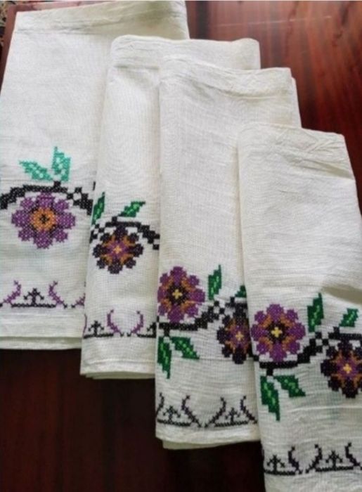 Draperii vintage cusute manual pe etamină
