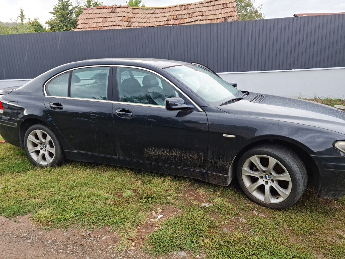 Dezmembrez BMW 735 i an 2003