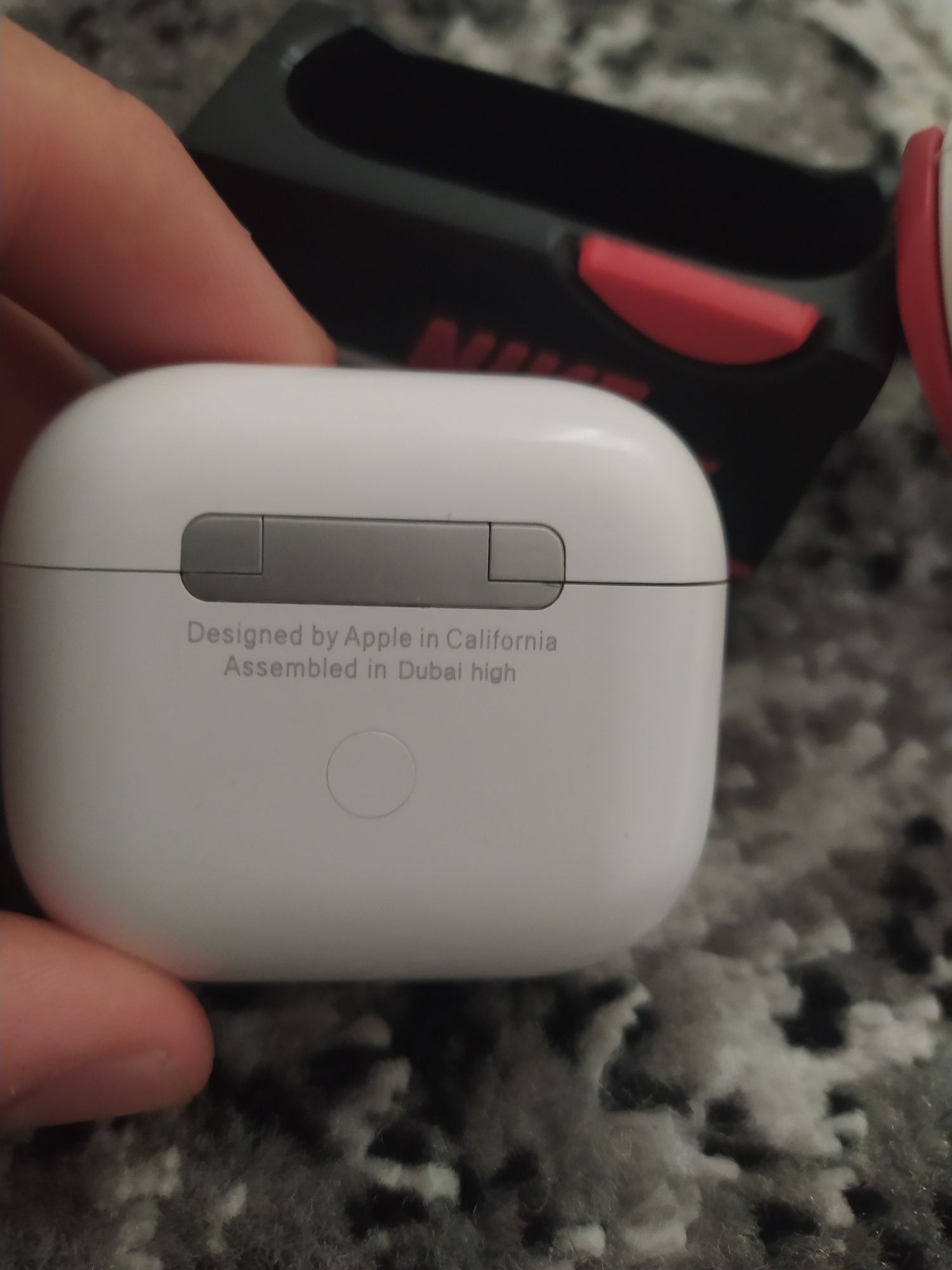 AIRPODS 3, с чехлом NIKE всё работает на отлично недавно купил