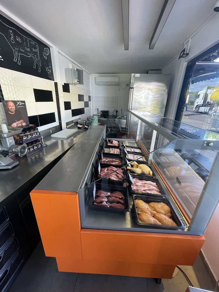 Vitrine frigorifice pentru carmangerie