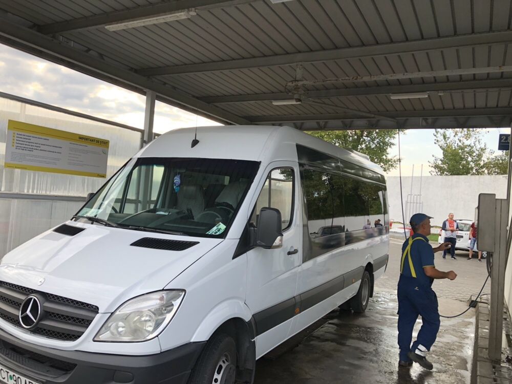 Microbuz de închiriat Închiriez microbuz transport persoane