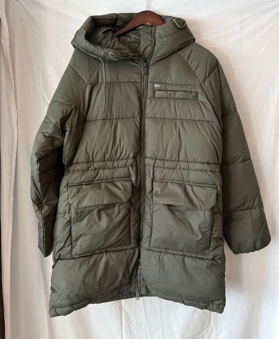 Ново Дамско Дълго Яке Tommy Jeans
в зелено зимен модел DW0DW18842