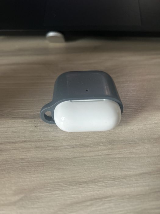 Airpods 2 (кейс и правый наушник)