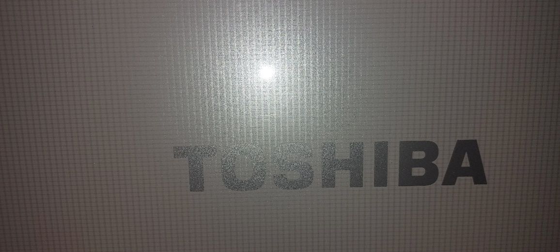 Laptop toshiba alb