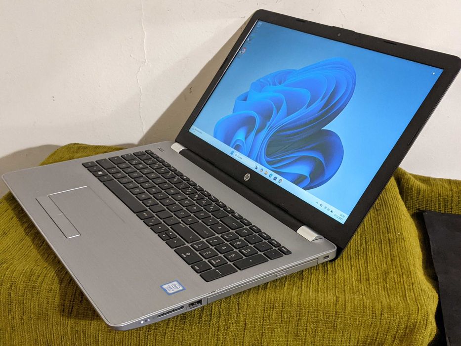 Laptop HP 250 G6, Intel Core i5-7200U, 8 gb ram ddr4 , ssd 256 gb