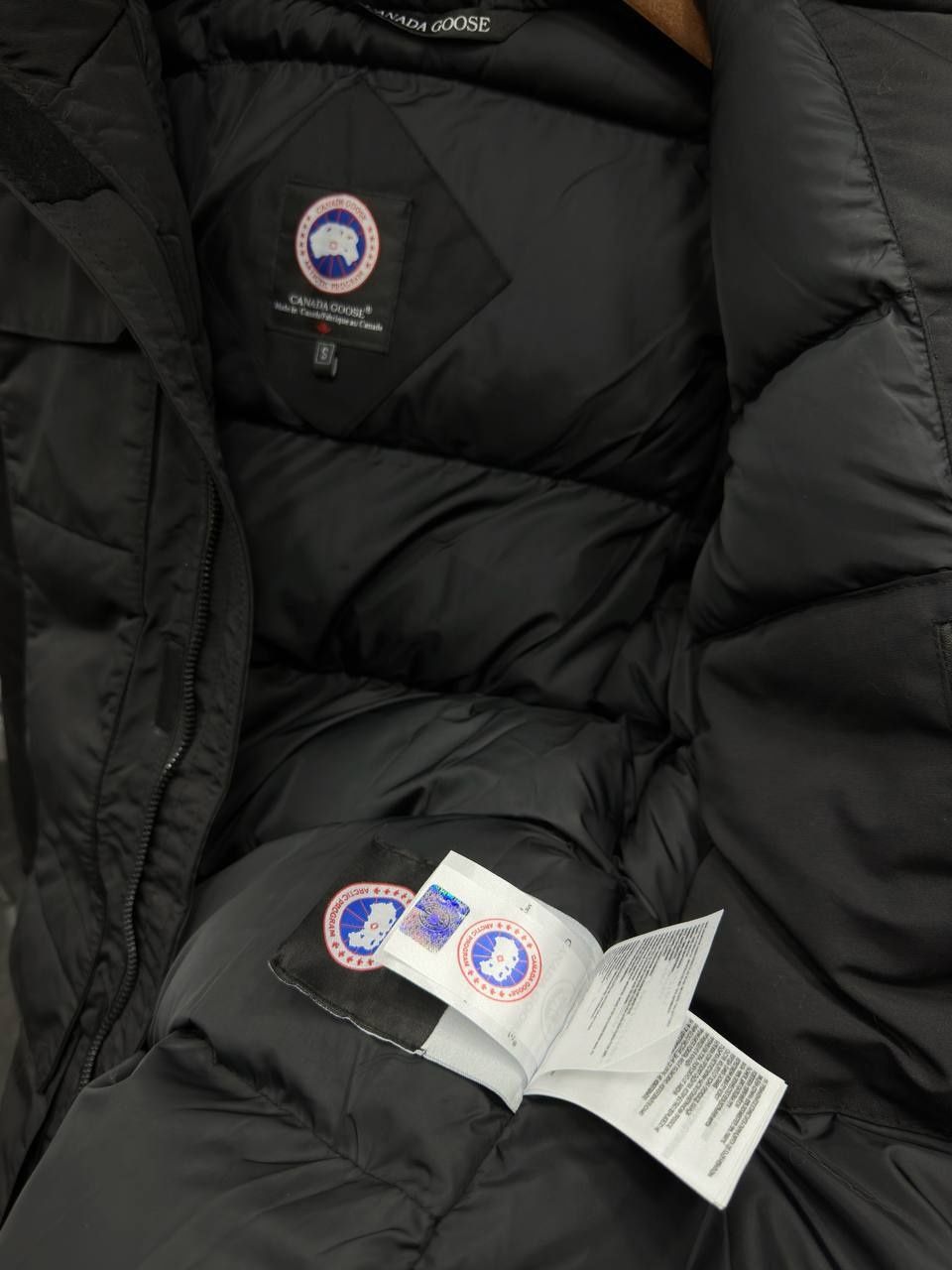 Geaca Canada Goose de iarnă