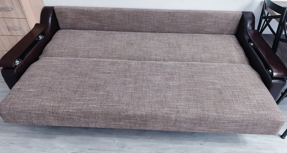 Vând canapea extensibila