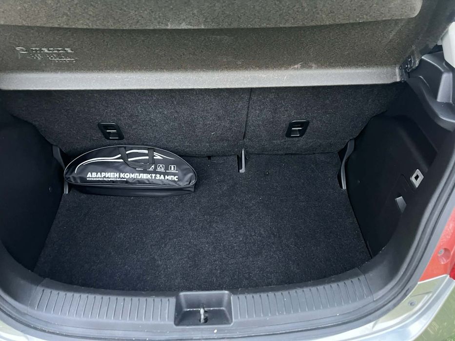 Мазда 2  1.4 бензин