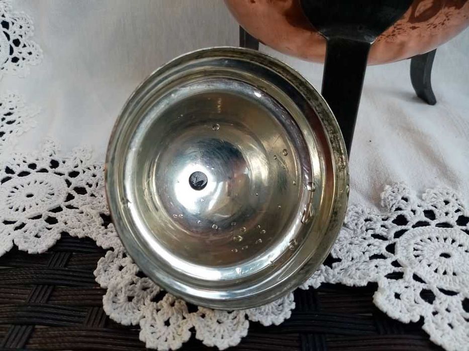 Стар меден чайник