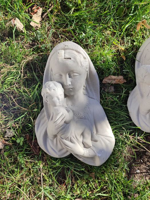 Бетонови фигурки с Богородица