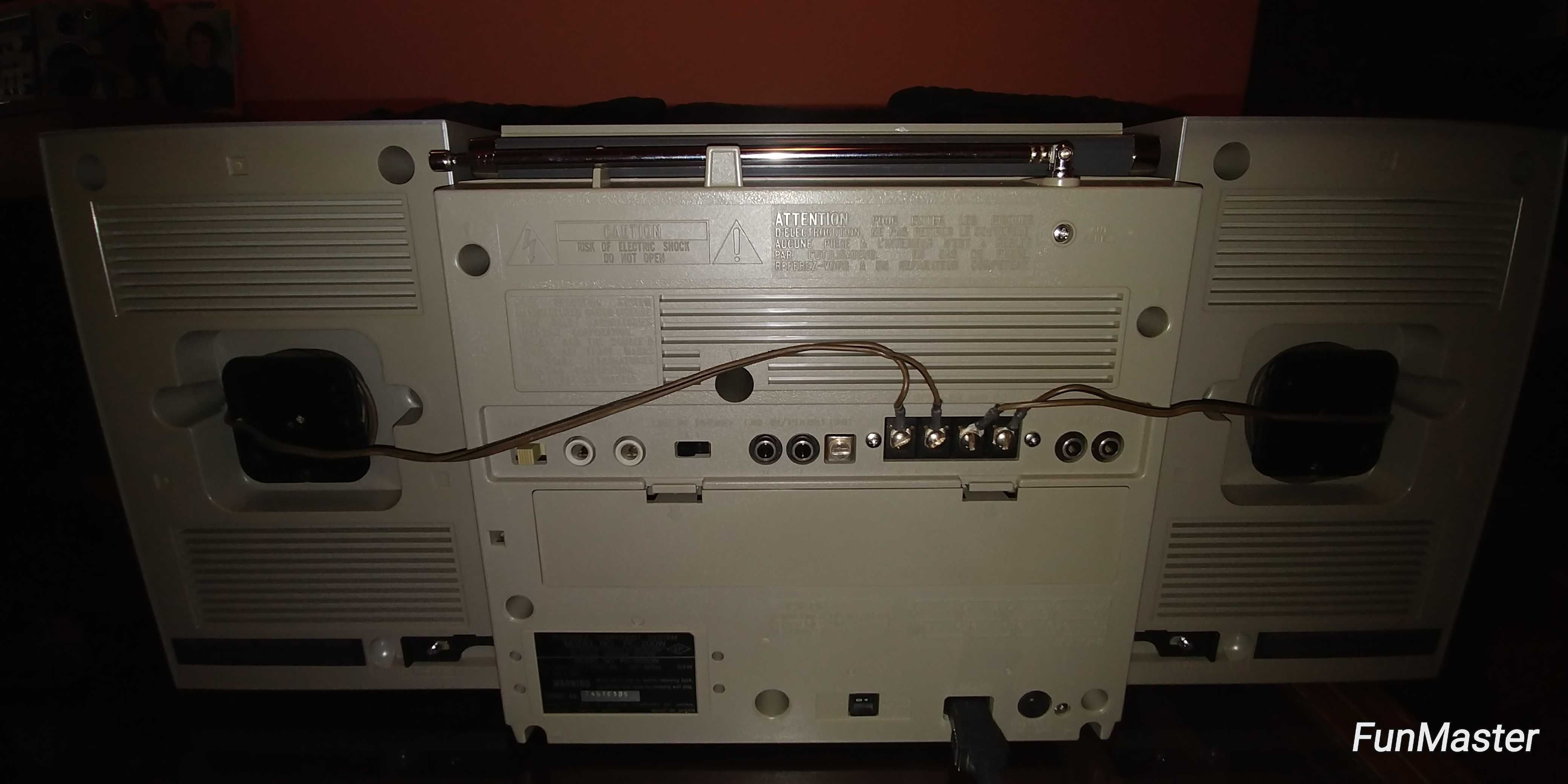 Радиокасетофон JVC PC-200 W