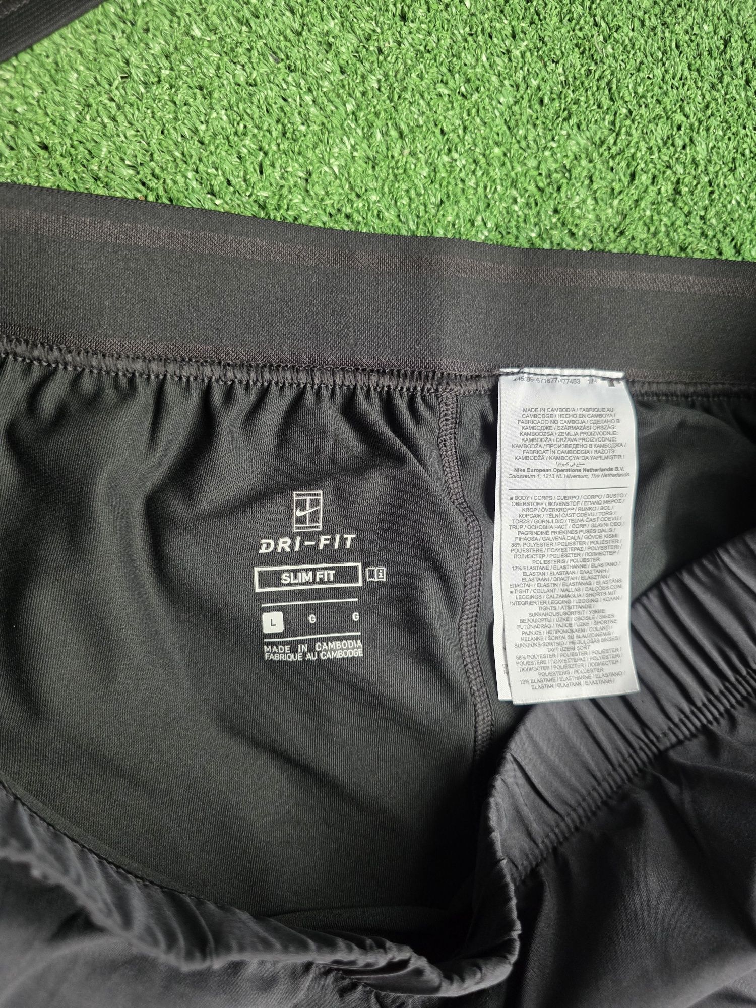 Къси панталони или потник за спорт Nike