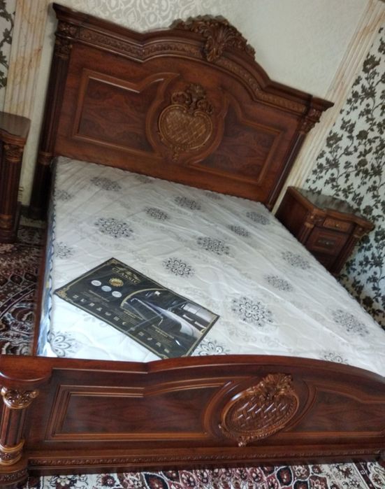 Spalni mebel sotiladi. Dubay mebeli holati yangi.