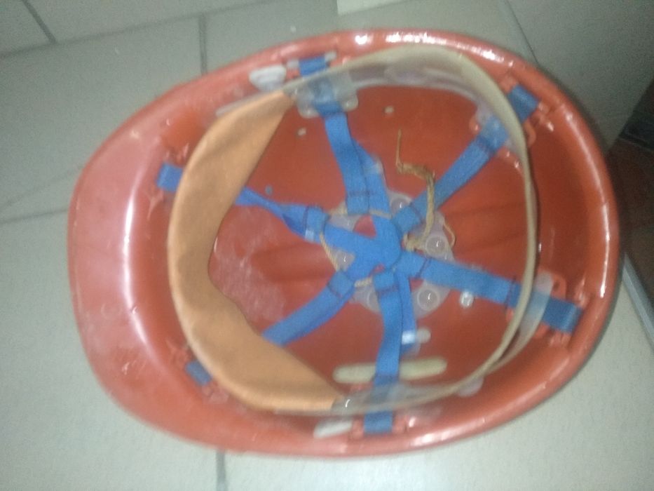 каска сотилади..