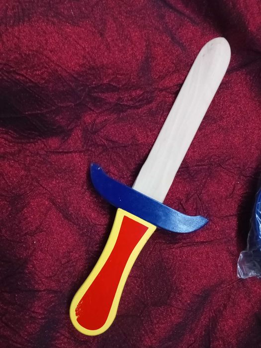 Дървена играчка меч