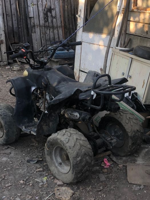 Vand atv 107 necesita un capac de la ulei Si un cauciuc cititi descri!