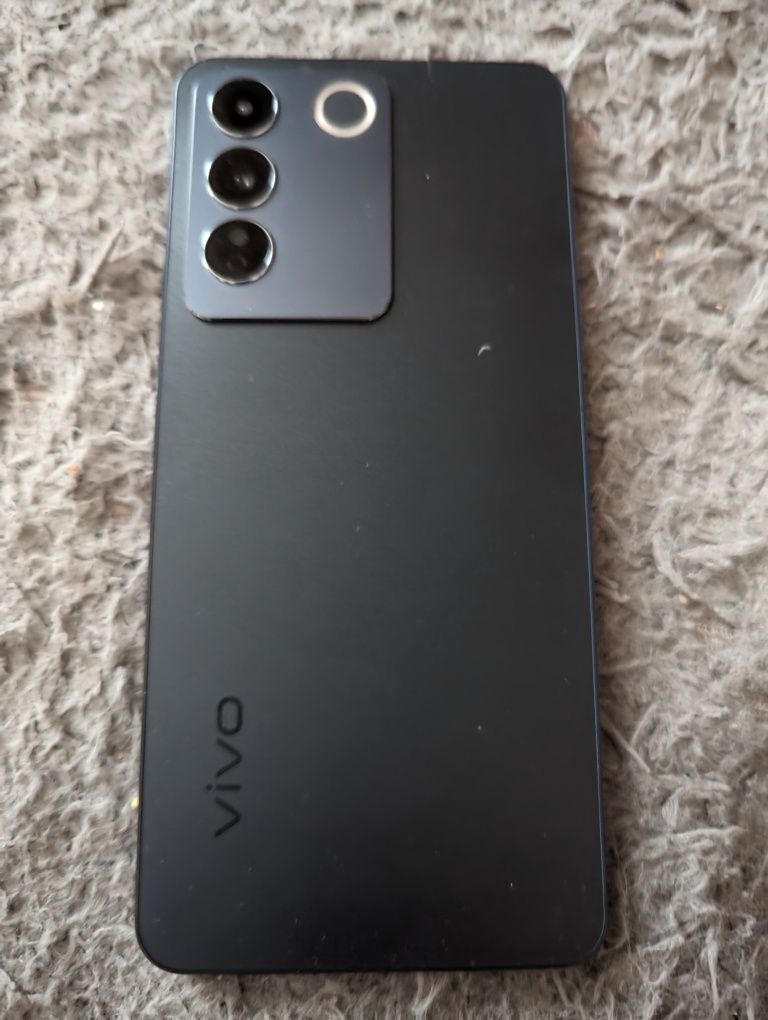 Продам смартфон Vivo v27e