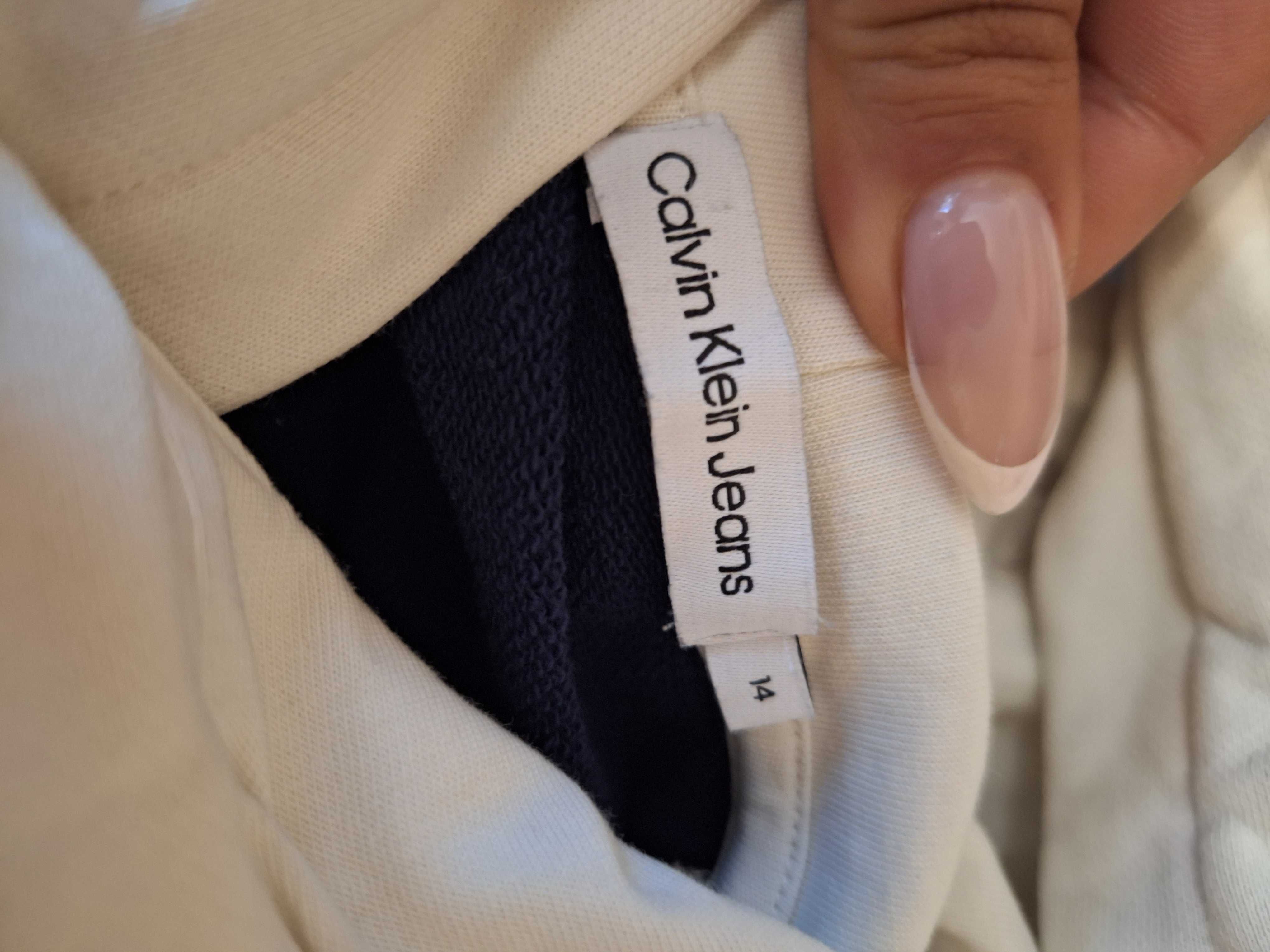 Екип Calvin Klein