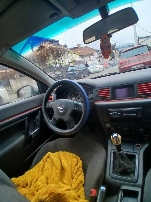 Vand opel vectra c din anul 2003 cu un motor de 2.2 diesel