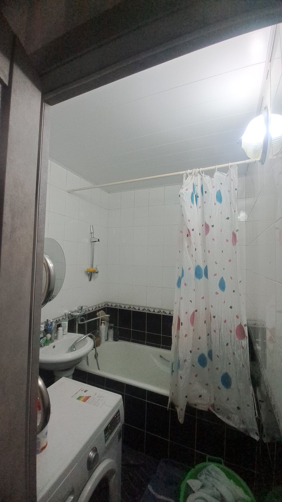Продается 5 ком.кв. на 8 квартале Юнусабадского района