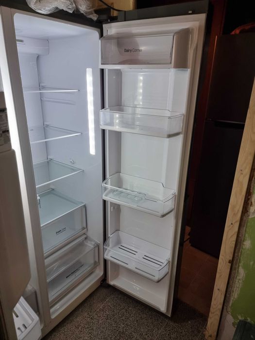 Хладилник LG с фризер и ледогенератор