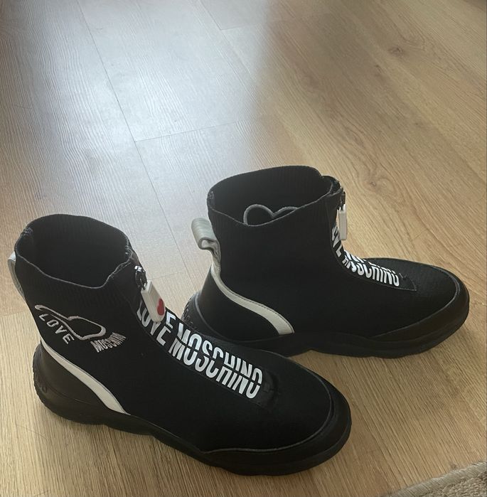 Боти Love Moschino