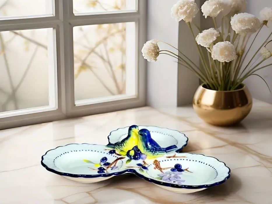 Шикарная менажница  ""ПТИЦЫ""
ОБЩИЙ ДИАМЕТР 27СМ
ДИАМЕТР 1СЕКЦИИ 13.5С