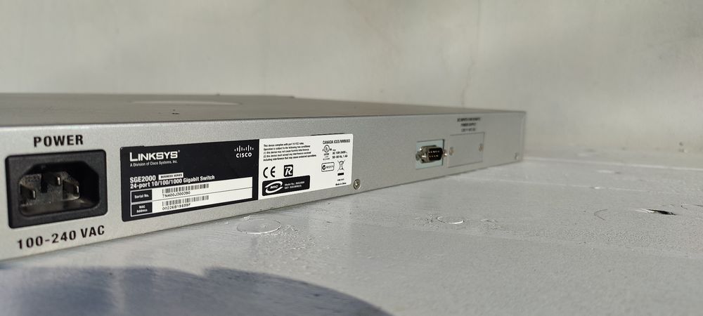 Switch Gigabit Linksys SGE2000, 24 x 10/100/1000